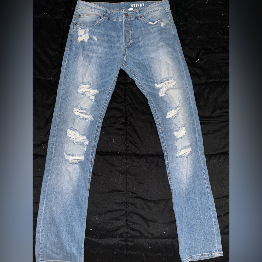 Ripped skinny jeans